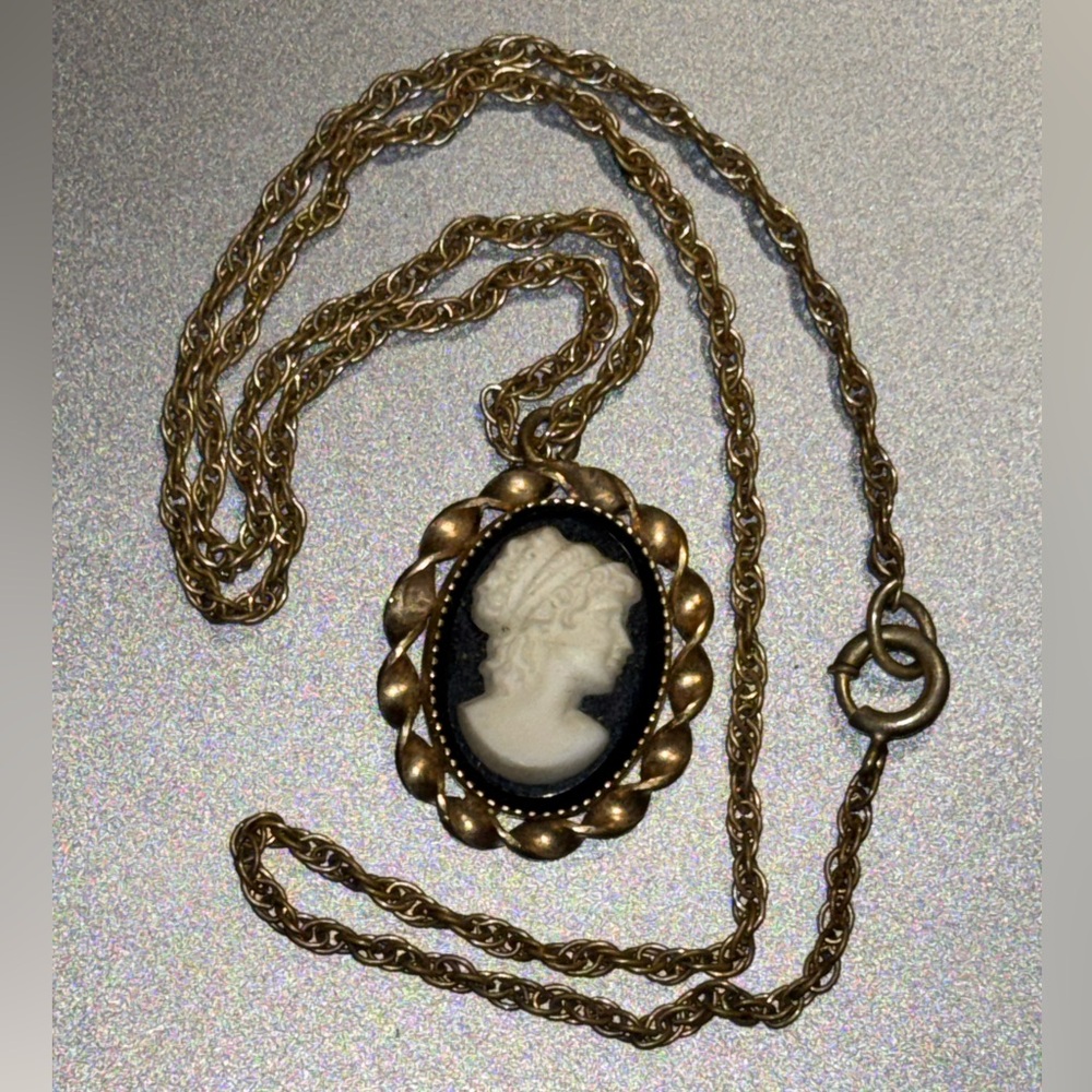 Vintage Cameo Necklace - Picture 2 of 5